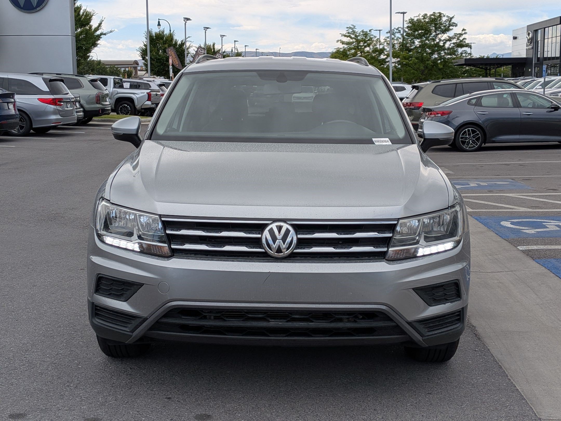 Used 2021 Pyrite Silver Metallic Volkswagen SE image 10