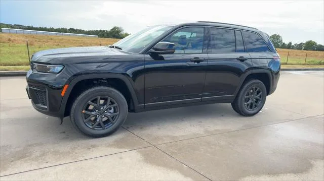 New 2027 High-Gloss Black Paint Jeep Laredo Altitude image 5