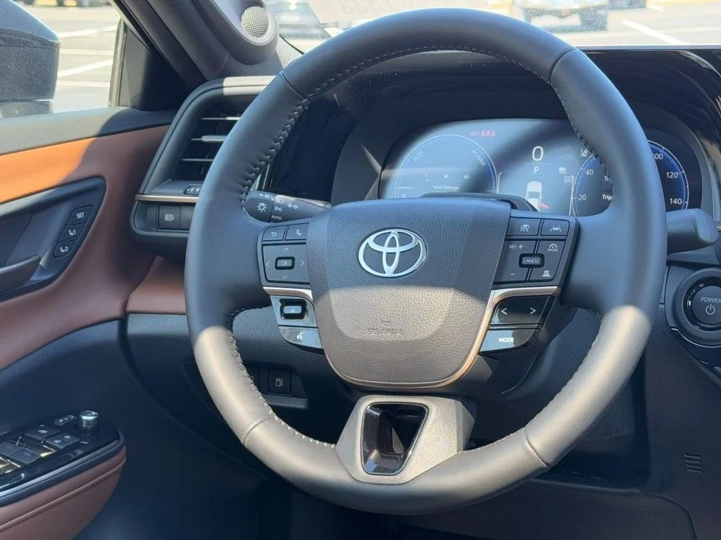 2026 Toyota Crown Limited - Photo 8