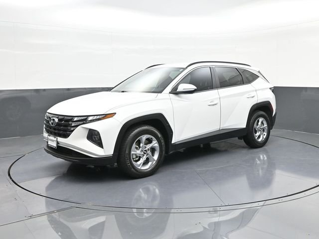 Used 2023 White Hyundai SEL image 1