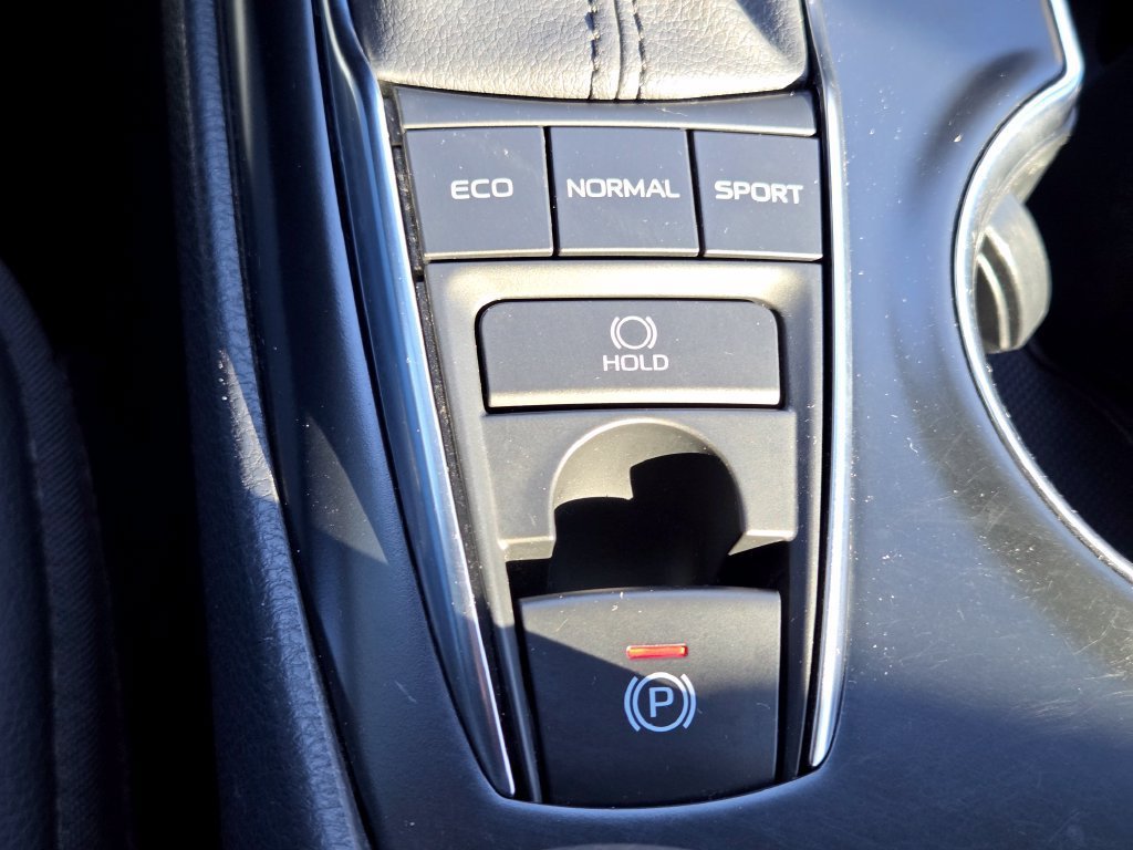 Used 2020 Wind Chill Pearl Toyota XSE V6 image 11