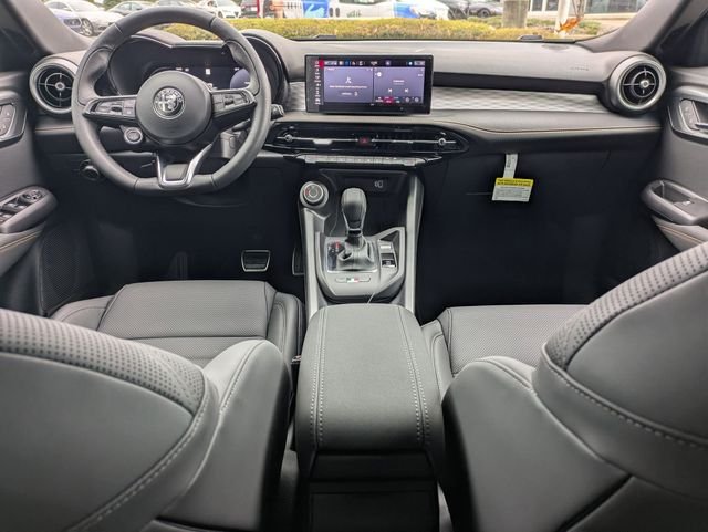 New 2025 Milano White Exterior Paint Alfa Romeo Base image 6