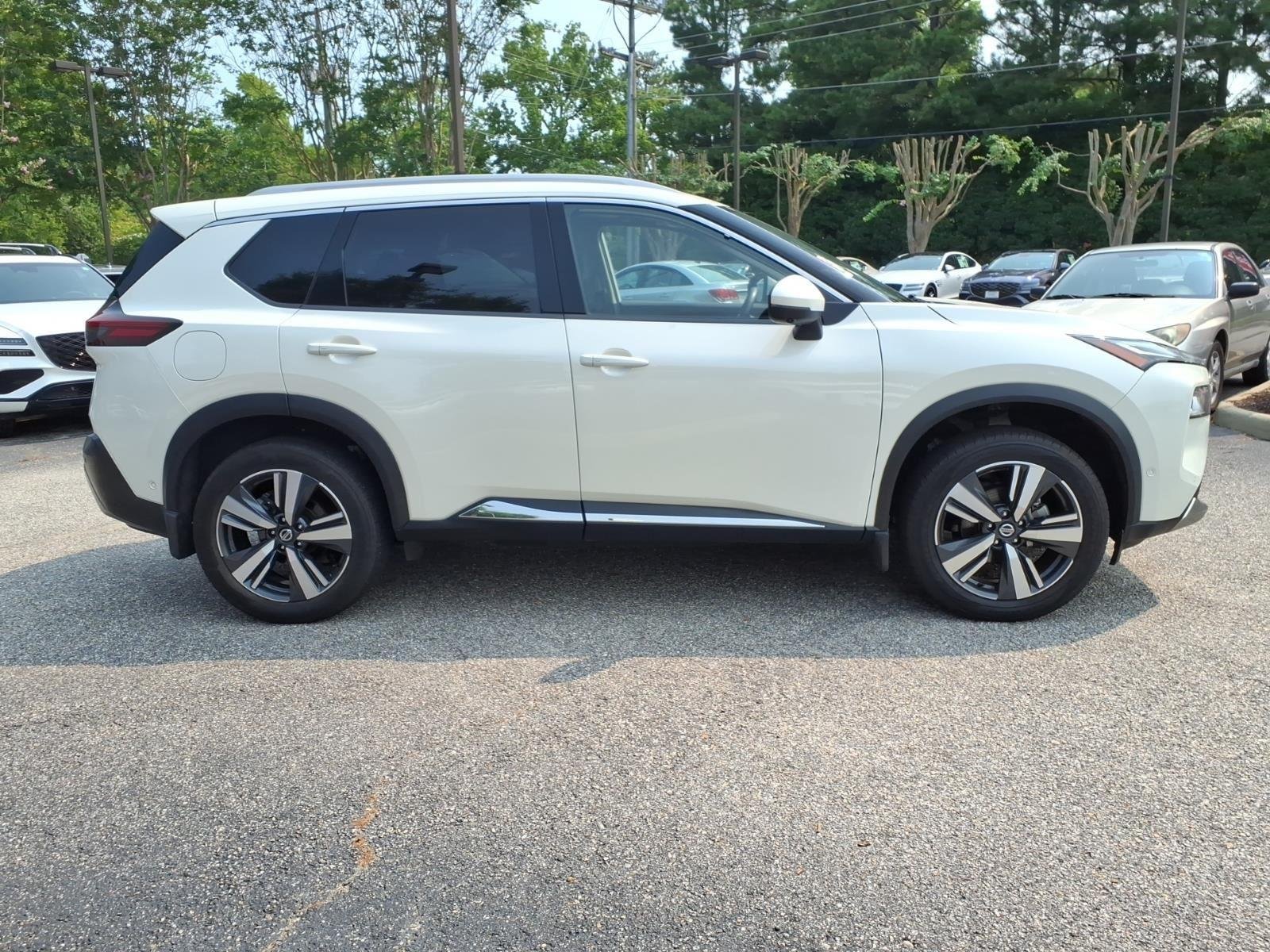 Used 2021 Pearl White Tricoat Nissan Platinum image 5