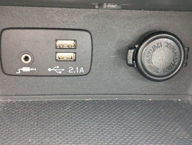 Used 2020 White Subaru Base image 19