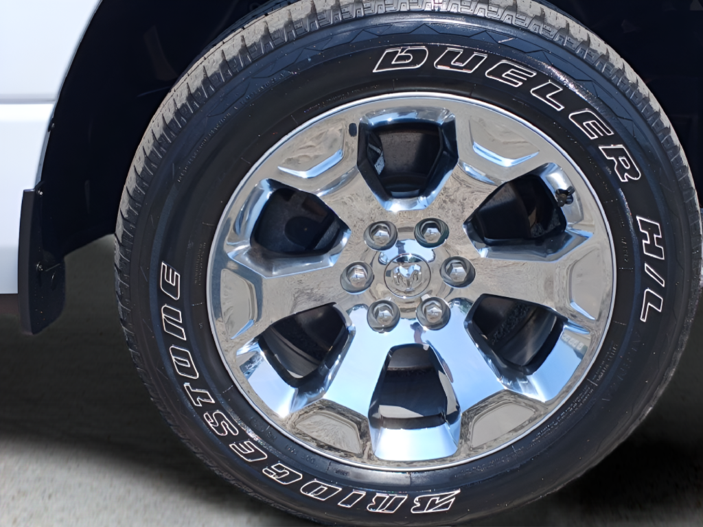Used 2023 White Ram Big Horn/Lone Star image 32