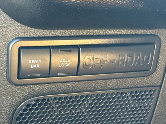 Used 2012 White Jeep Unlimited Rubicon image 23