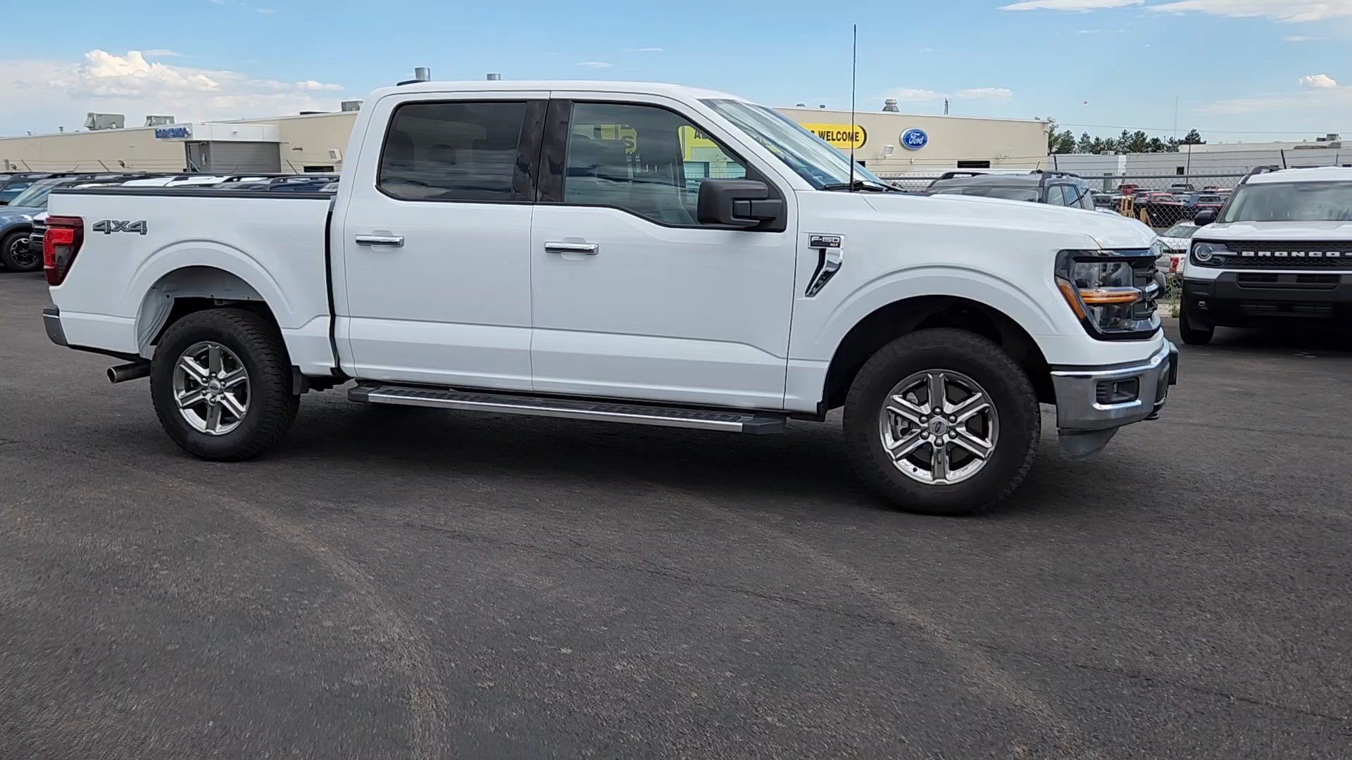 Used 2025 Oxford White Ford XLT image 3