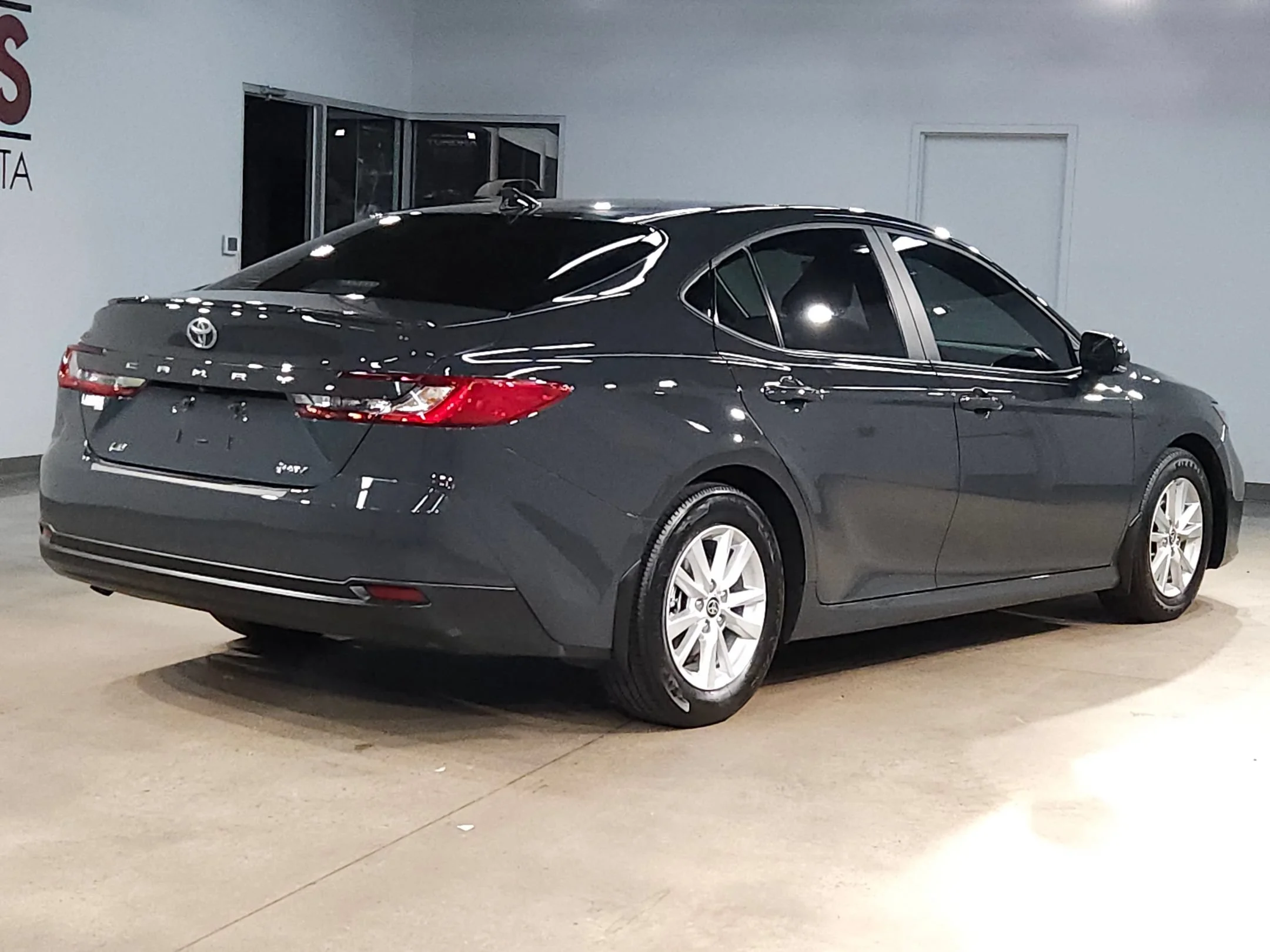 Used 2025 Underground Toyota LE image 7