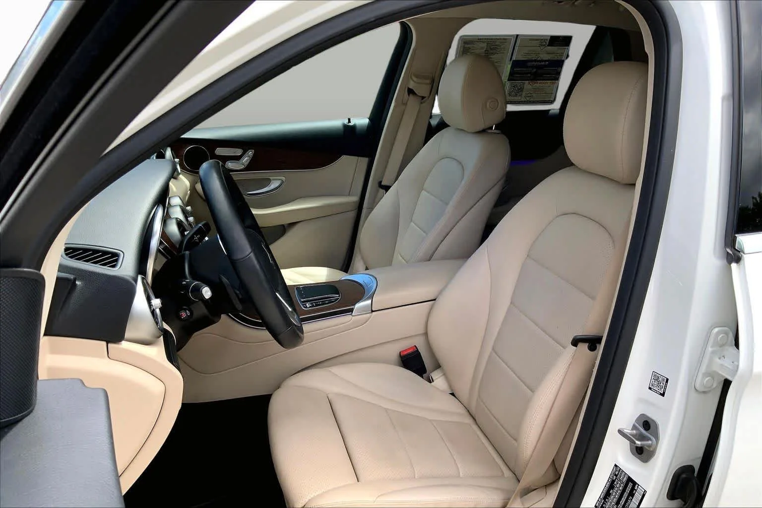 Certified Used 2022 Polar White Mercedes-Benz GLC 300 image 9