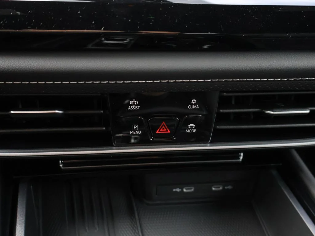 New 2026 Black Volkswagen 2.0T SE w/Technology image 19