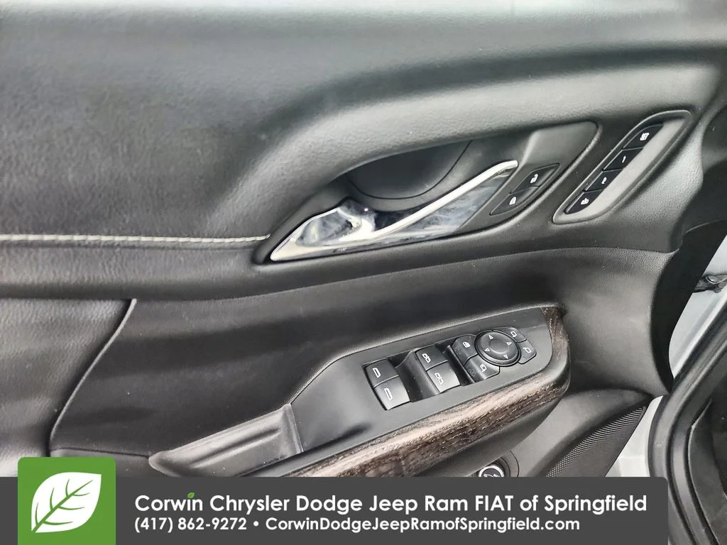 Used 2023 Silver GMC Denali image 20