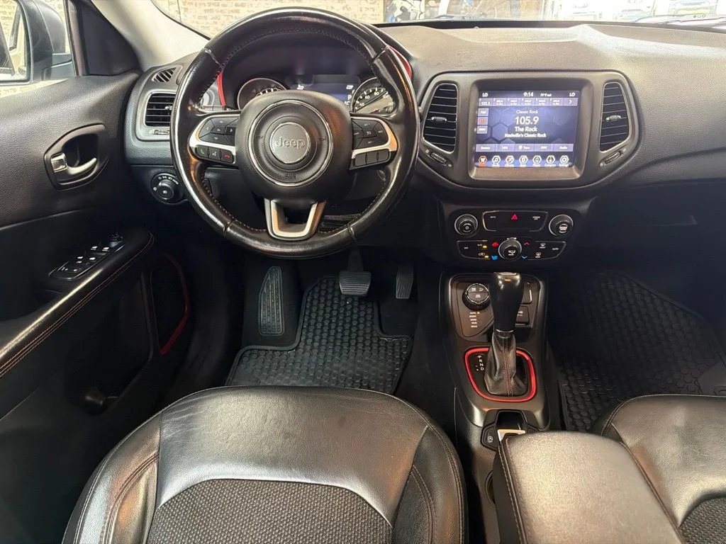 Used 2019 White Clearcoat Jeep Trailhawk image 15