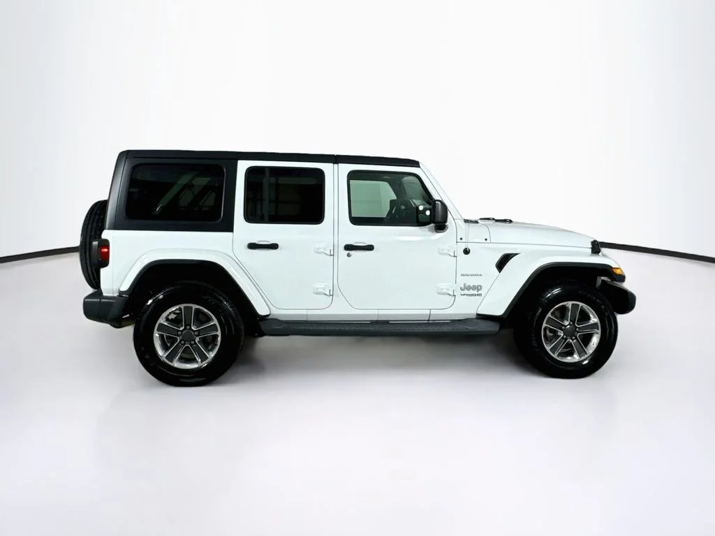 Used 2019 Bright White Clearcoat Jeep Unlimited Sahara image 9