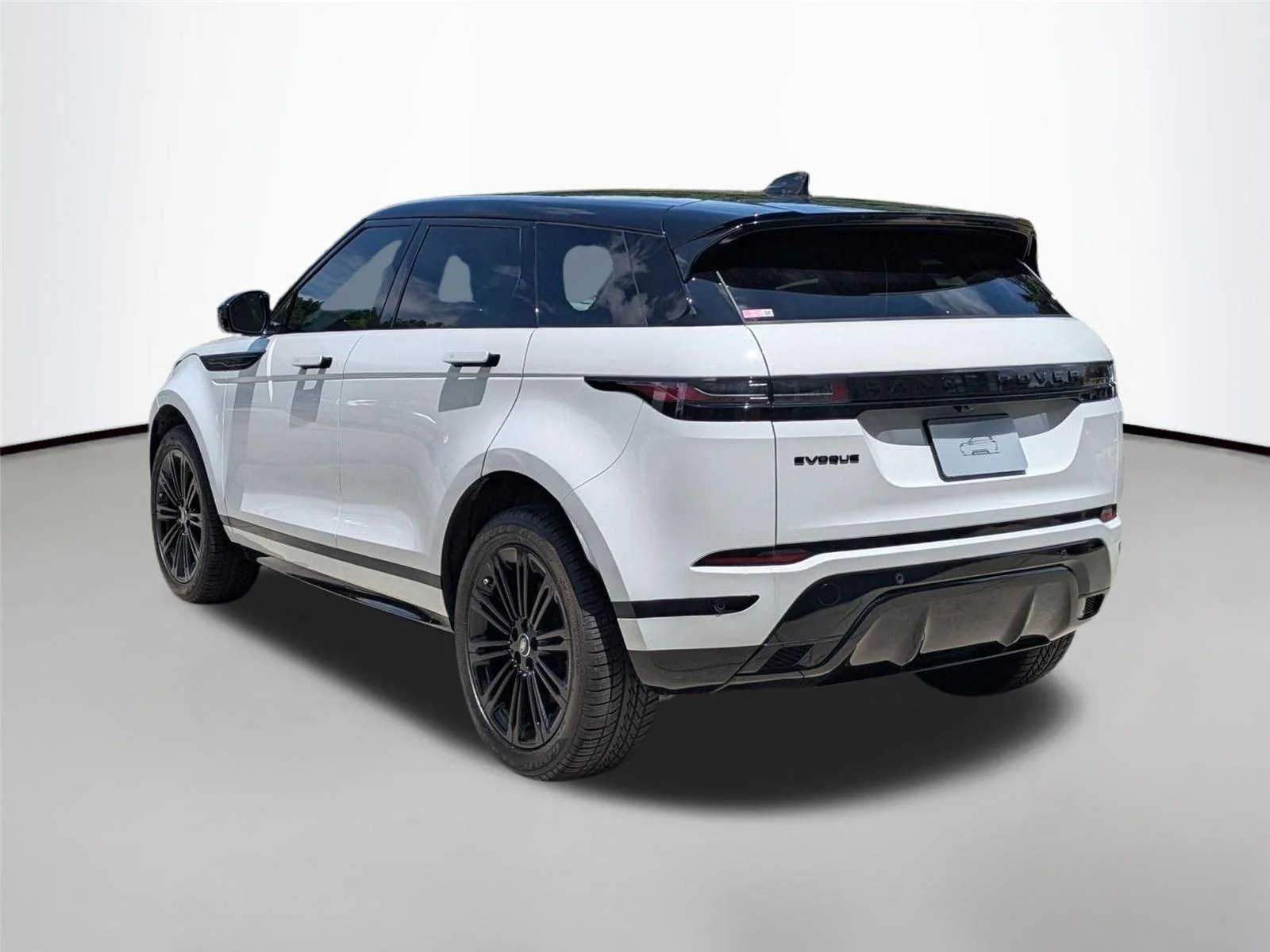 Used 2025 Fuji White Land Rover Dynamic SE image 6