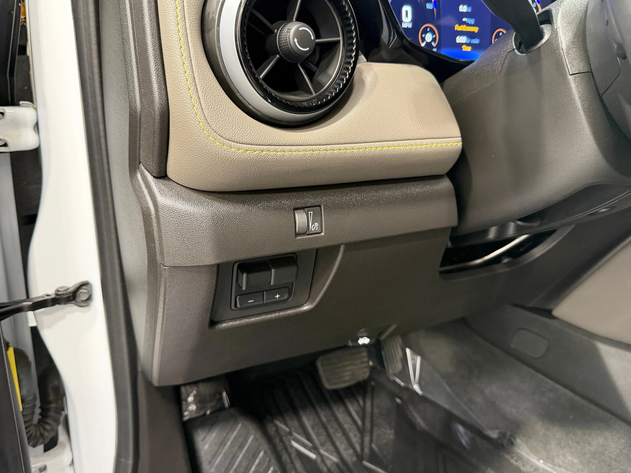 Used 2024 White Chevrolet ZR2 image 43