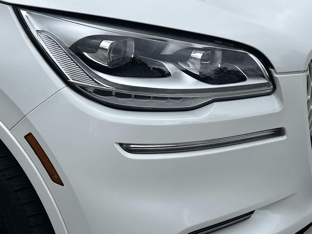 Used 2021 White Lincoln Reserve image 10
