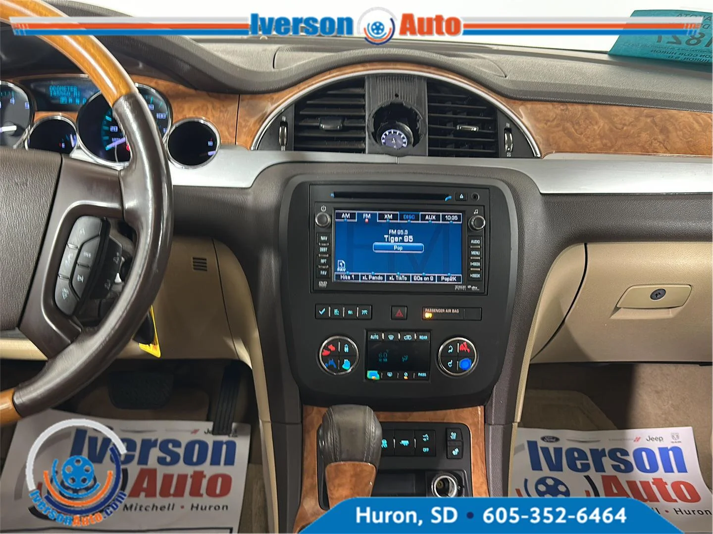 Used 2011 White Diamond Tricoat Buick CXL-2 image 28