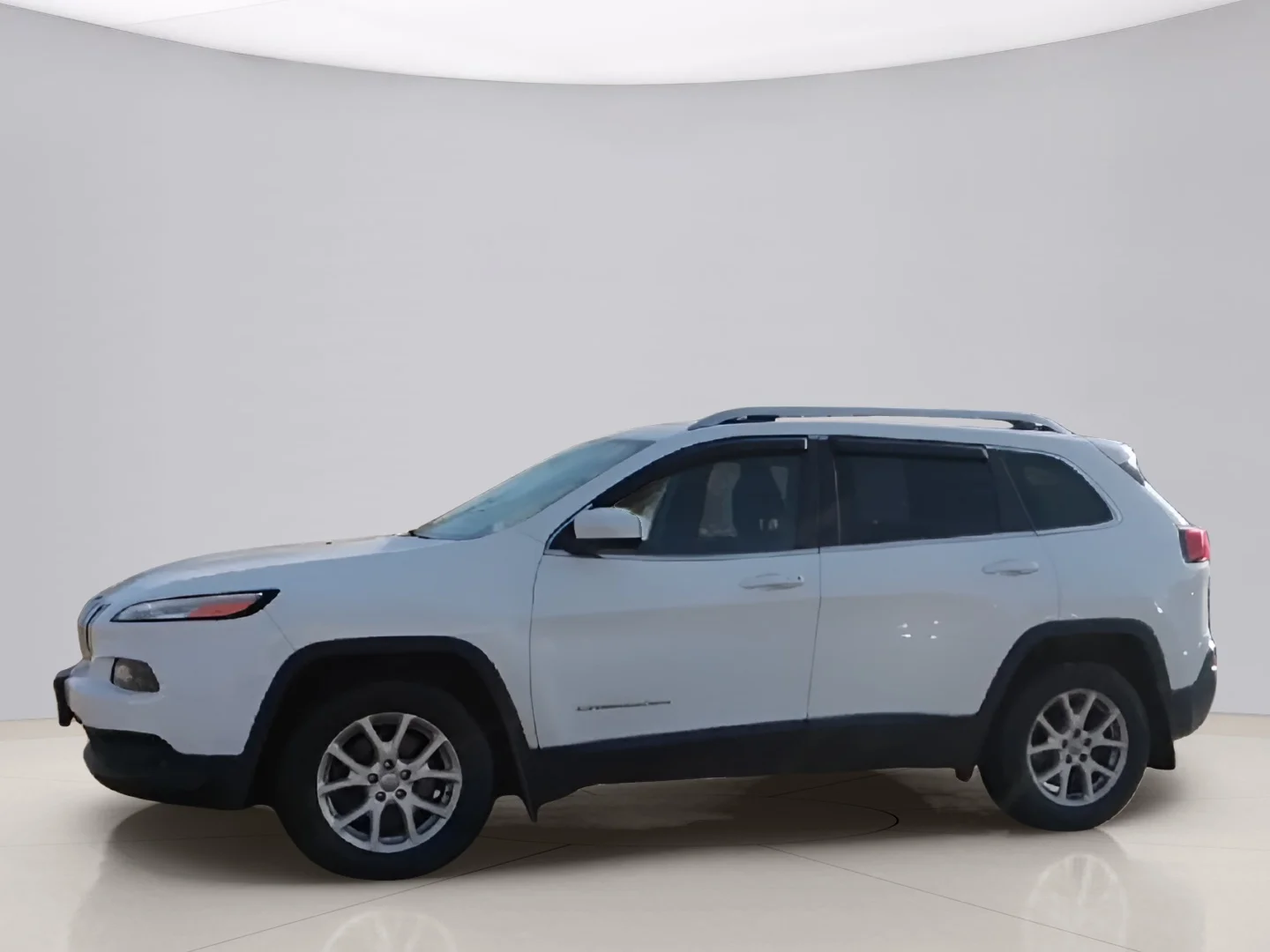 Used 2016 White Jeep LATITUDE image 2