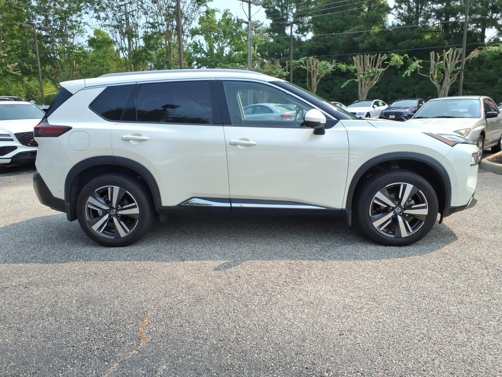 Used 2021 Pearl White Tricoat Nissan Platinum image 5