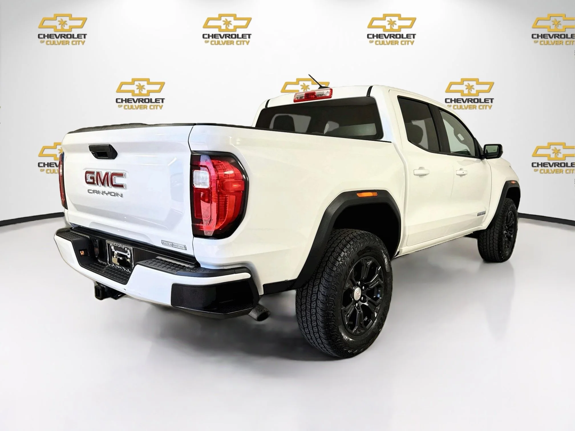 Used 2024 Summit White GMC Elevation image 8