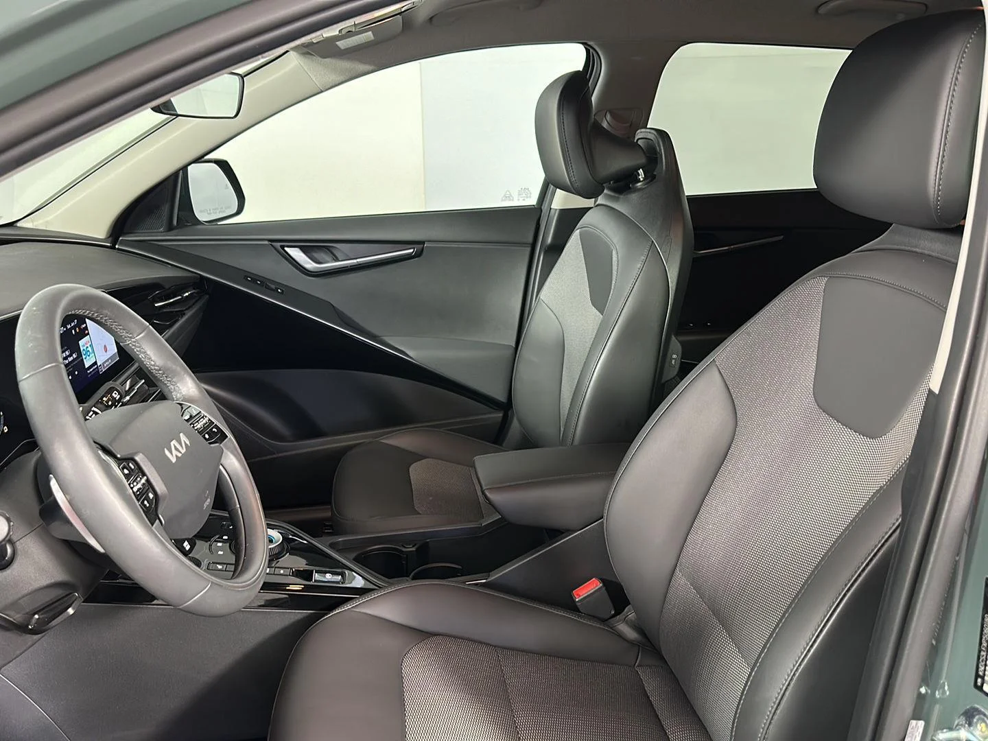 Used 2023 Cityscape Green Kia EX image 6