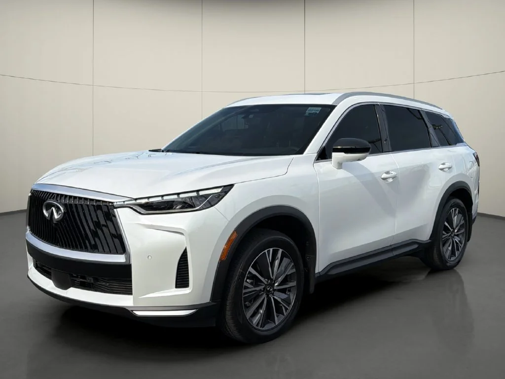 New 2027 RADIANT WHITE INFINITI Luxe FWD image 3