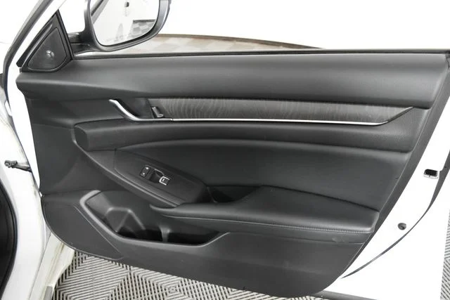 Used 2018  Honda EX-L image 34