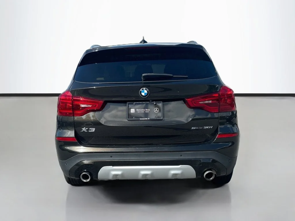 Used 2019 Green BMW sDrive30i image 4