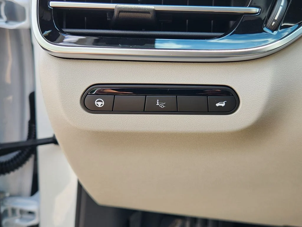 New 2027 RADIANT WHITE INFINITI Sport AWD image 19