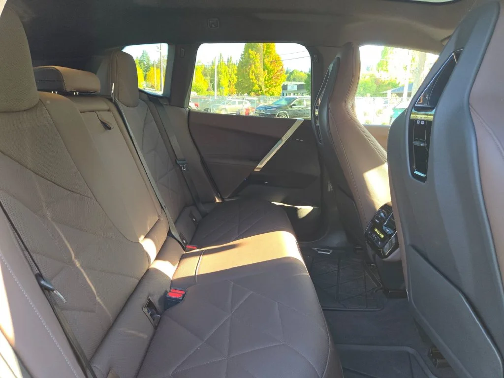 Used 2023 Oxide Gray Metallic BMW xDrive50 image 12
