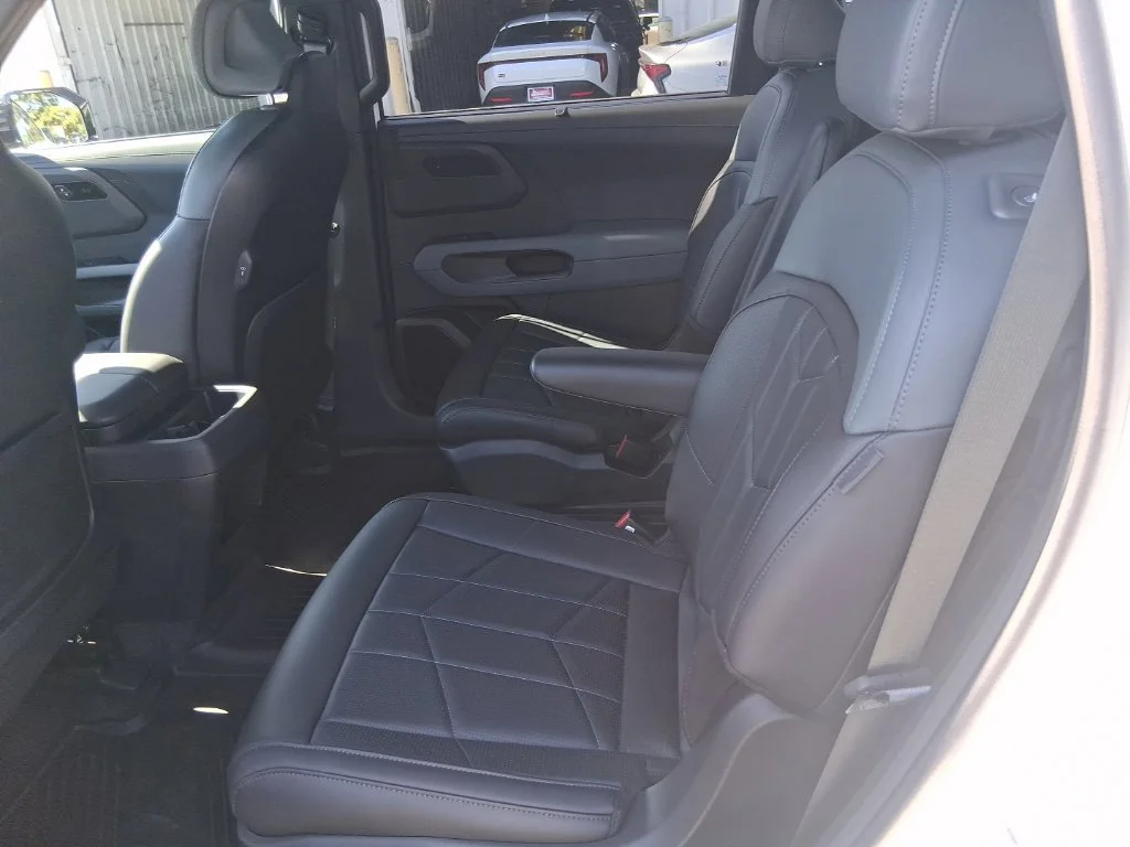 Used 2027 White Kia X-Line SX image 17