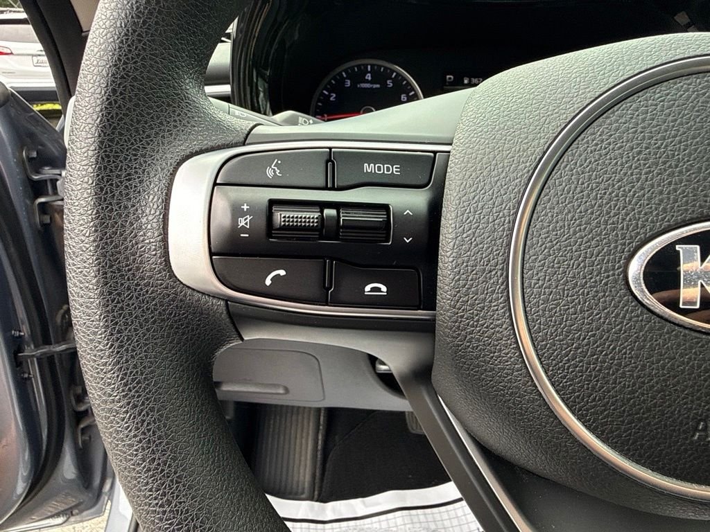Used 2021 Silver Kia LXS image 27
