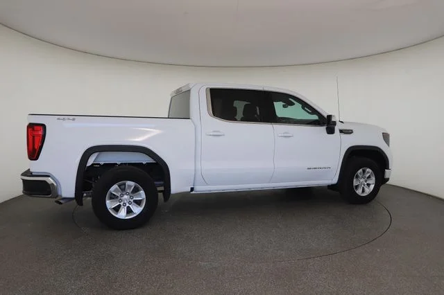 Used 2023 White GMC SLE image 23