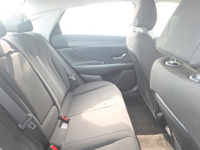 Used 2025 Black Hyundai SEL Convenience image 5