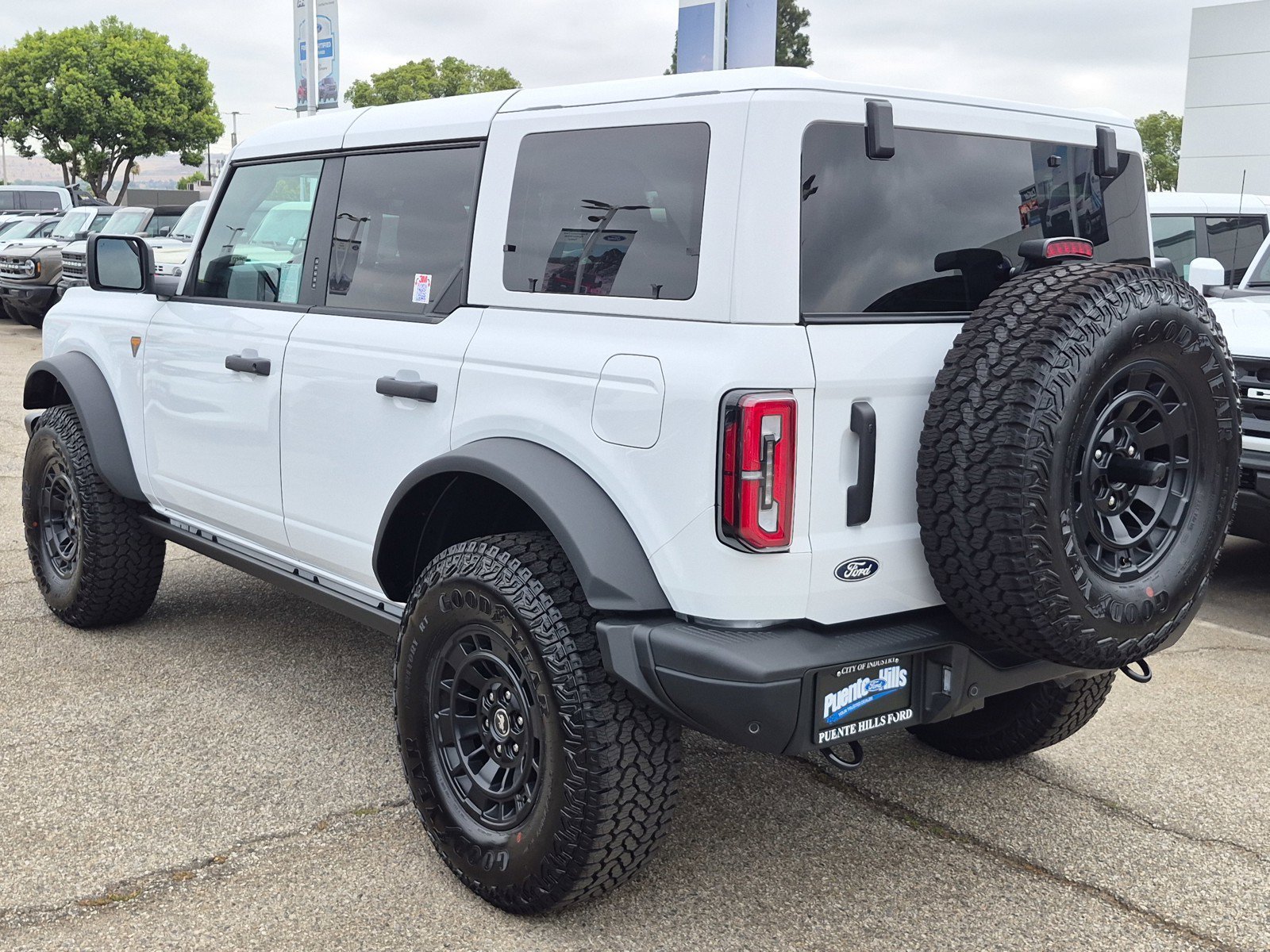 New 2026 Oxford White Ford Badlands® image 4