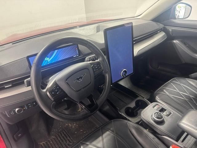 Used 2022 Red Ford Select image 13