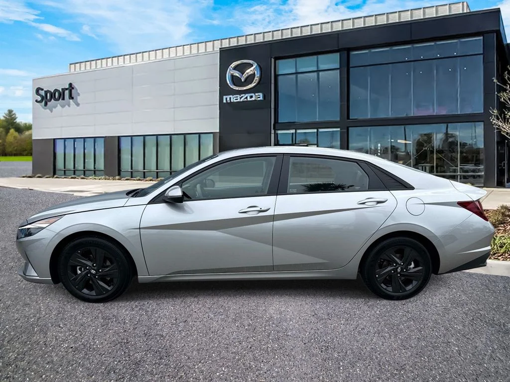 Used 2022 Silver Hyundai SEL image 6
