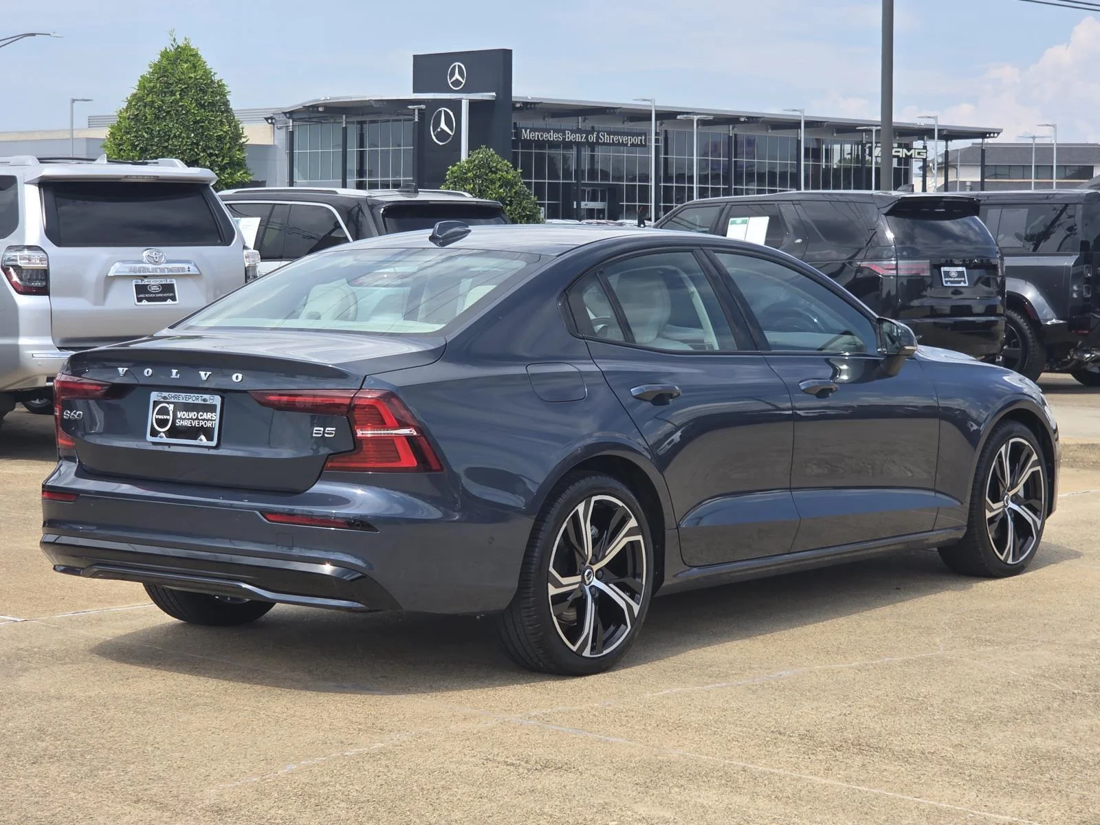 Used 2024 Denim Blue Metallic Volvo Plus Dark Theme image 4