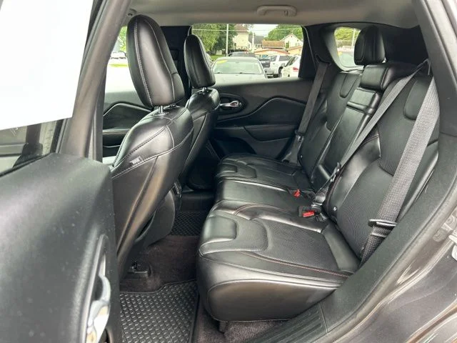 Used 2019 Gray Jeep Trailhawk image 18