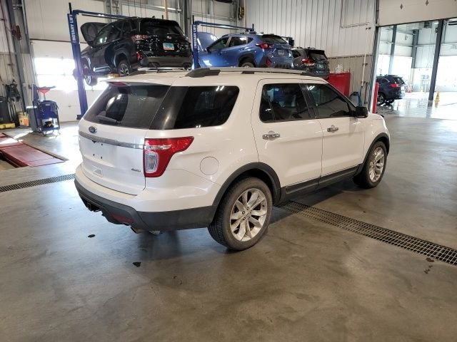 Used 2012 White Platinum Clearcoat Metallic Ford XLT image 7