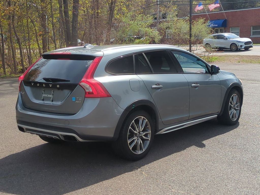 Used 2016 Gray Volvo T5 image 4