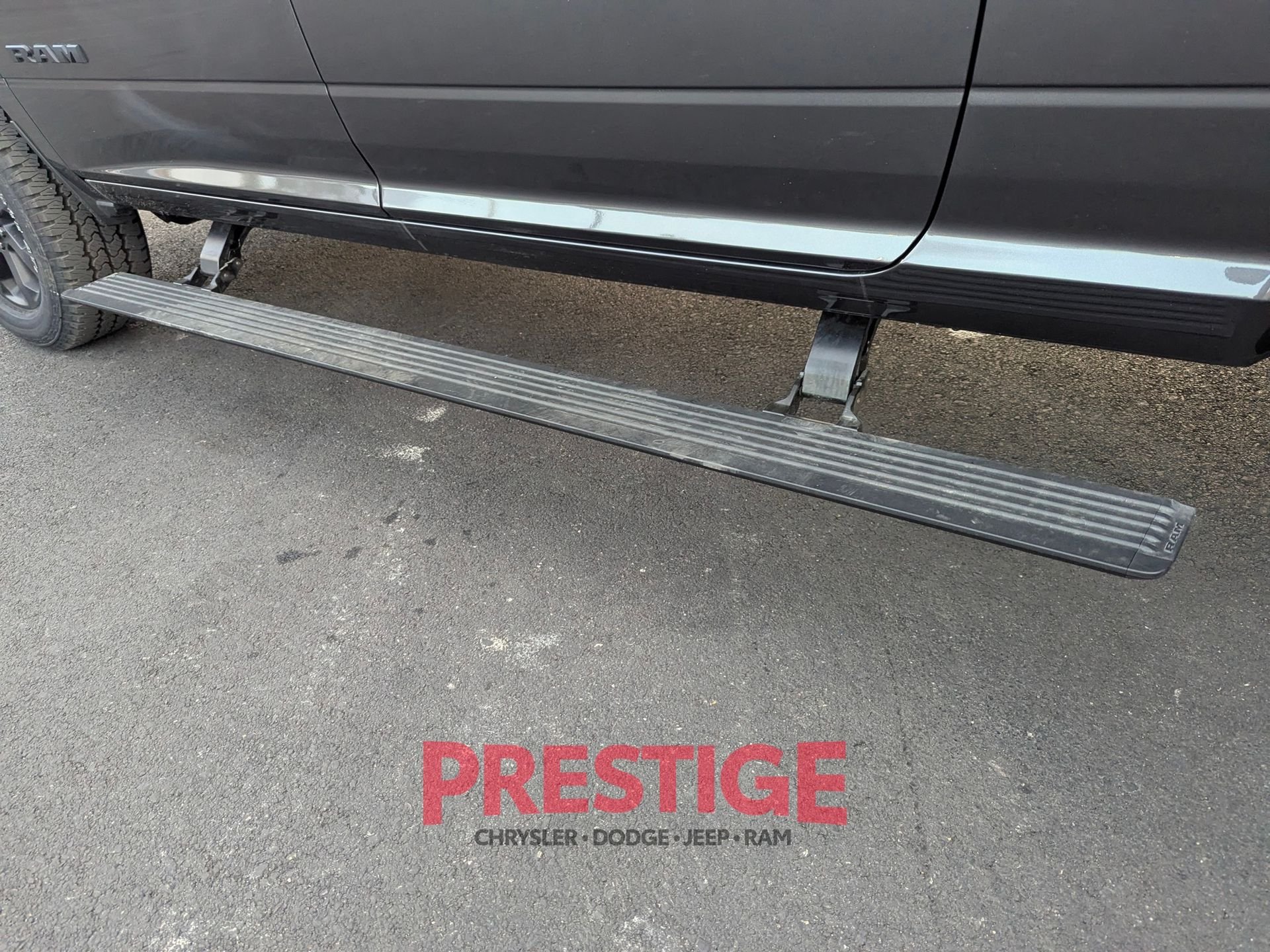 2025 RAM 3500 Laramie - Photo 9
