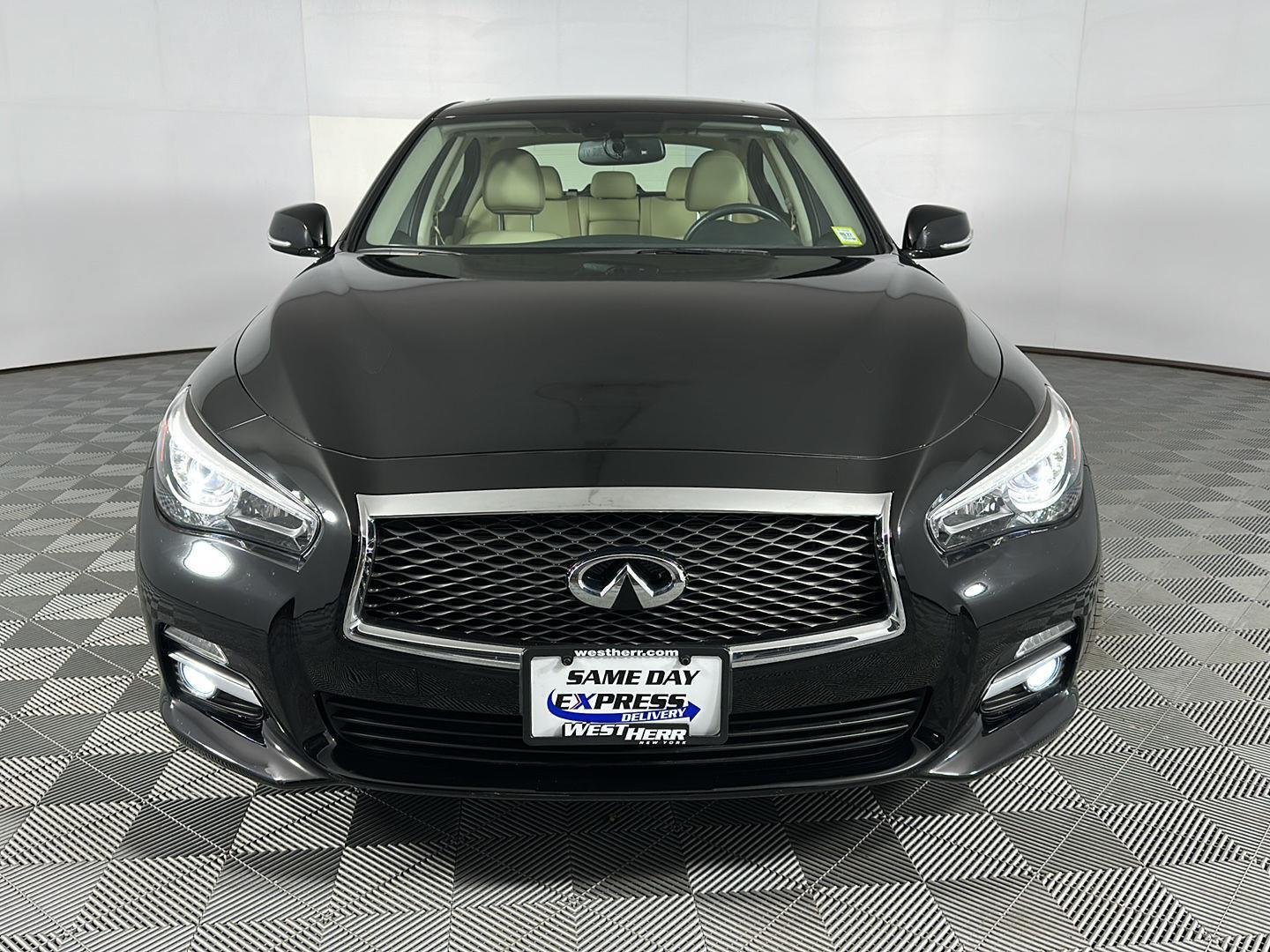Used 2017 Black Obsidian INFINITI 2.0t Premium image 2
