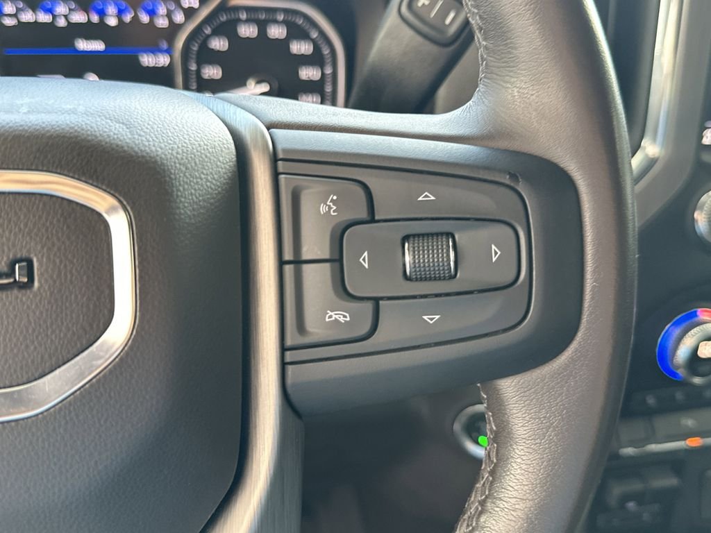 Used 2022 White GMC Denali image 23