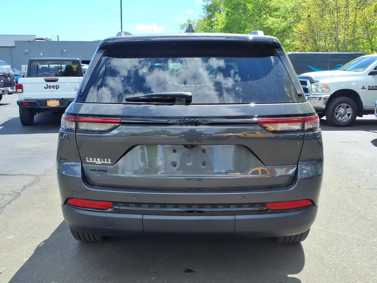 Used 2023 Gray Jeep Altitude X image 6