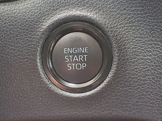 Used 2025 White Toyota SR5 image 18