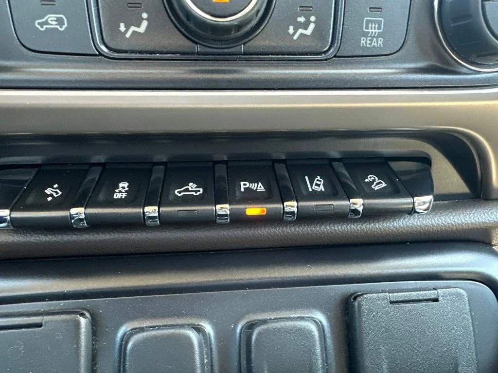 Used 2015 Gray GMC Denali image 26