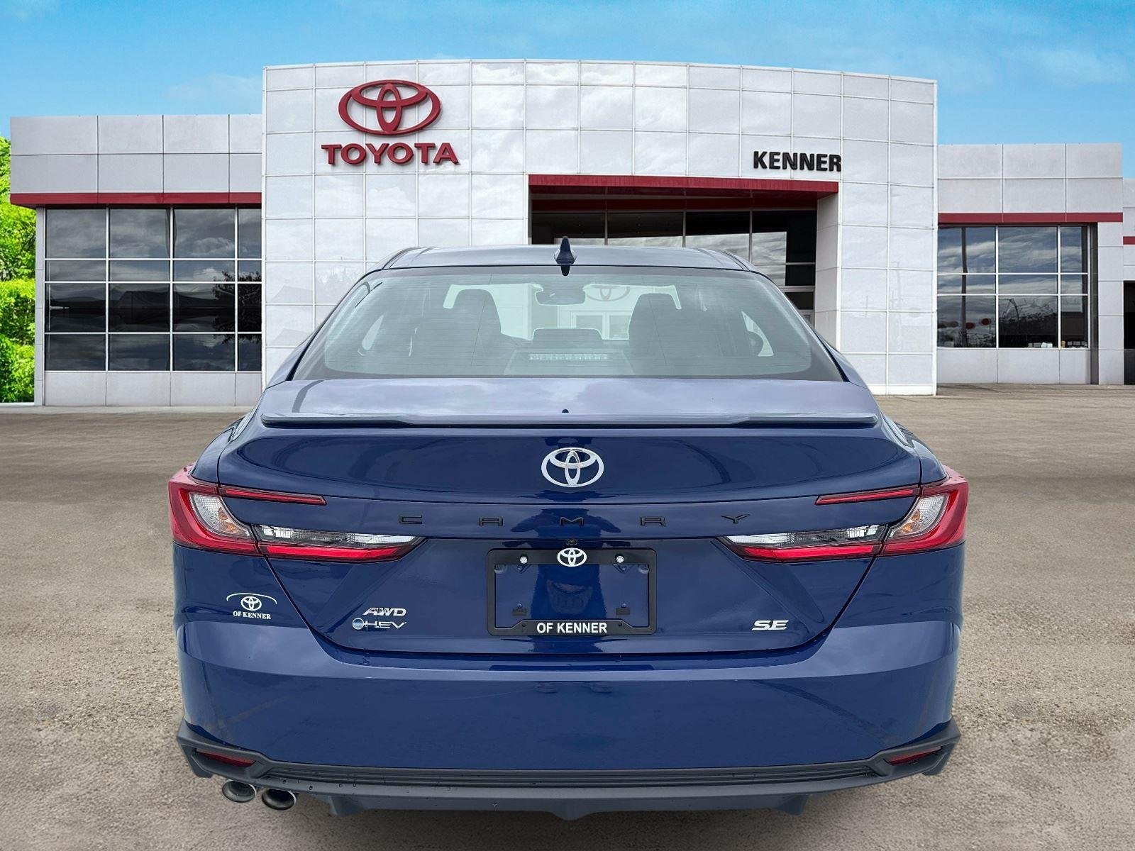 Used 2026 Reservoir Blue Toyota se image 5