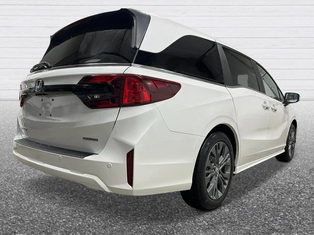 New 2027 Silver Honda Touring image 8