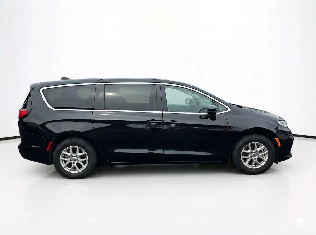 Used 2024 Diamond Black Crystal Pearlcoat Chrysler Touring L image 5